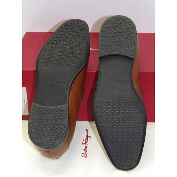 NIB FERRAGAMO REE BROWN LEATHER LOGO GANCINI LOAFERS 7.5 EE ITALY main image 12